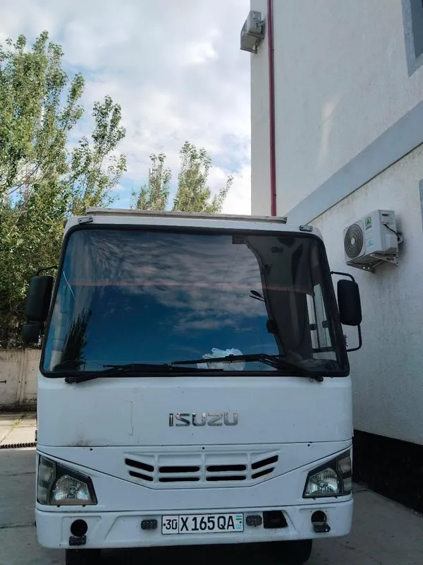 Isuzu sotiladii. 2