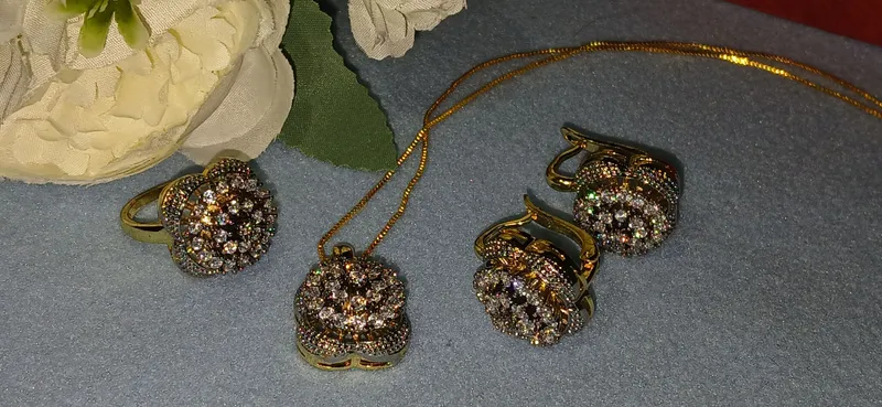 Podbrilliant komplekt (bijuteriya) Podbrilliant komplekt (bijuteriya)