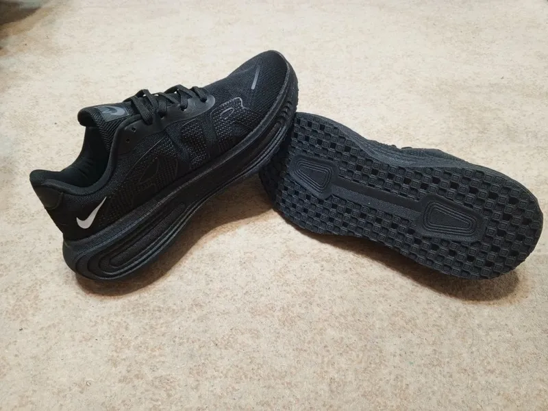 Новые легкие Nike, 43 размер 4 Новые легкие Nike, 43 размер 4