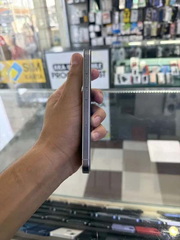 Iphone 15 pro 128Gb 81% 3