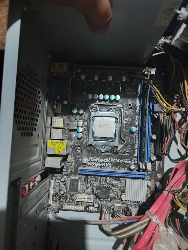 Asrock H61+pratsersr+aperativka 1