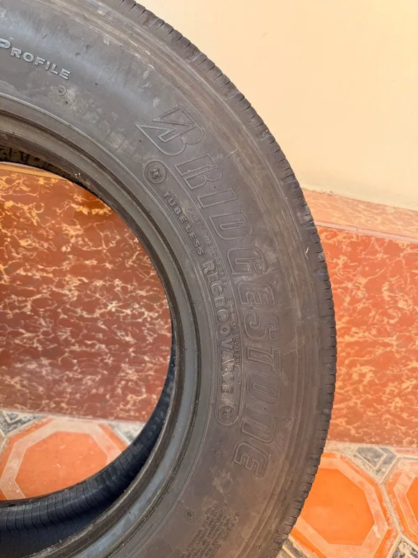 BRIDGESTONE Isuzu 215,75,17,5 3 BRIDGESTONE Isuzu 215,75,17,5 3