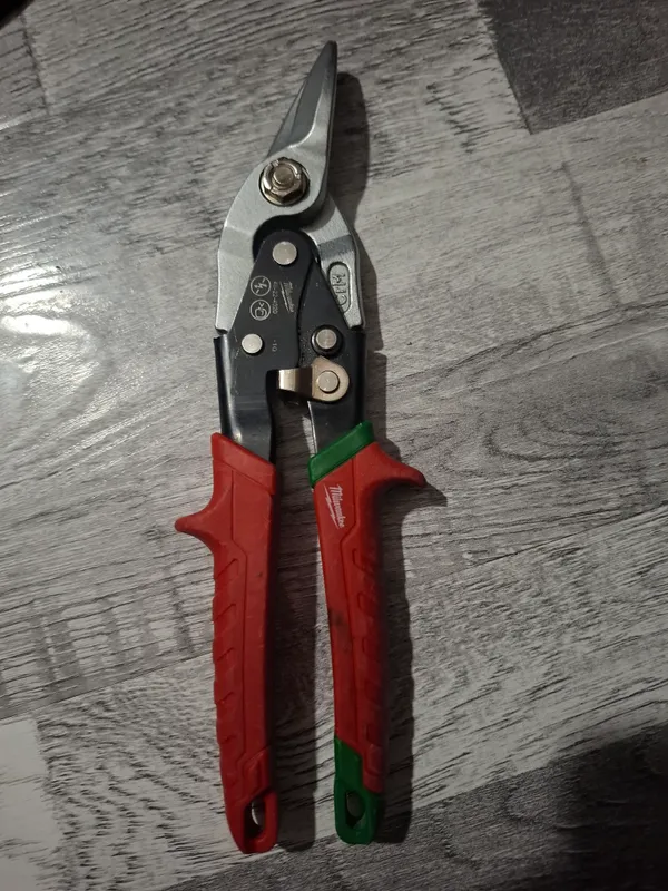 Milwaukeedan metall qaychi