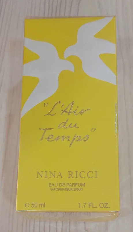 Духи. "Nina Ricci". 1