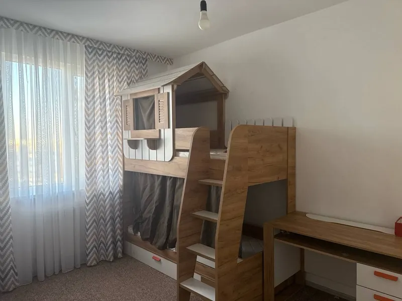 Тўрт хона, 12 каватдаги квартира ижарага берилади. 8