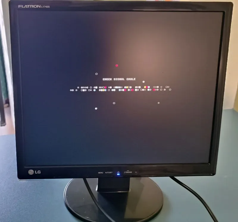 LG 1742S monitori sotiladi.