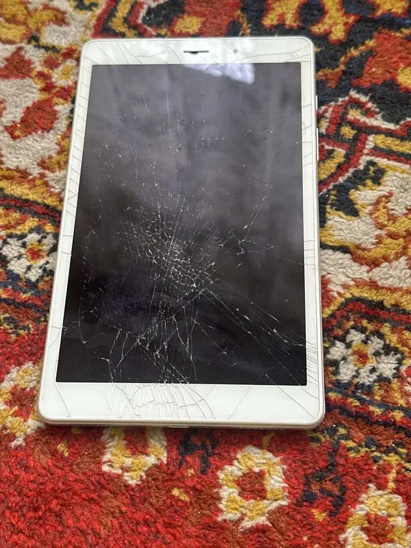 Планшет Galaxy tab сломанный — фото 3