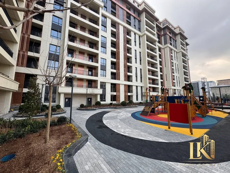 Продаётся 3-комнатная квартира в ЖК Celebrity Residence — фото 1