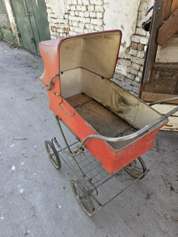 Продаётся совецкая каляска 1 Продаётся совецкая каляска 1