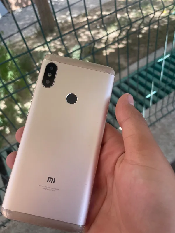 Redmi not 5. 4/64Gb xolati òrtacha 200 ming 2 Redmi not 5. 4/64Gb xolati òrtacha 200 ming 2
