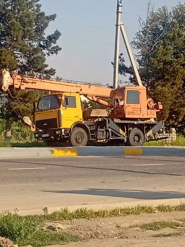 Avtokran sotiladi. 1 Avtokran sotiladi. 1