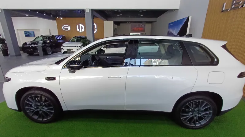 Leapmotor C10 REEV Full Komplektatsiya, Oq Rang, 0 km 3