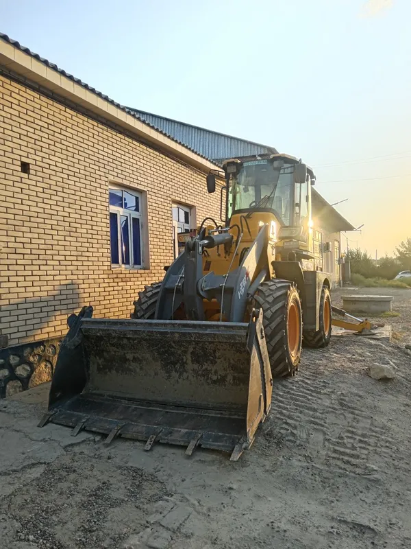 Ekskovator pogruzchik sotiladi 2 Ekskovator pogruzchik sotiladi 2
