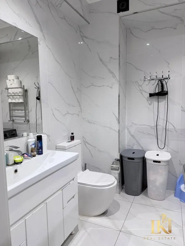 1 xonali kvartira sotiladi, 43 m², 2/7, yevroremont, mebel va texnika bilan (Mirobod tumani) 9