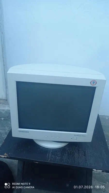Samsung CRT monitor