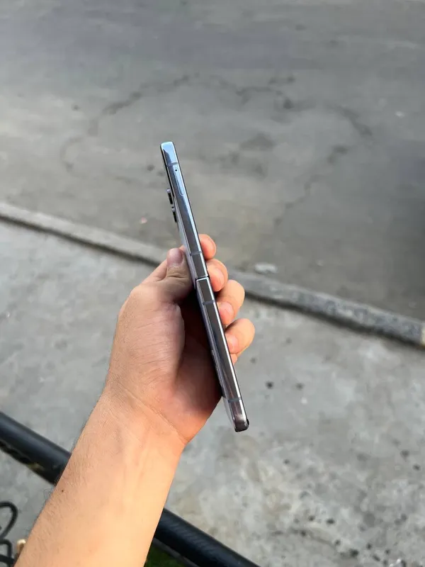 Samsung Z flip4 4