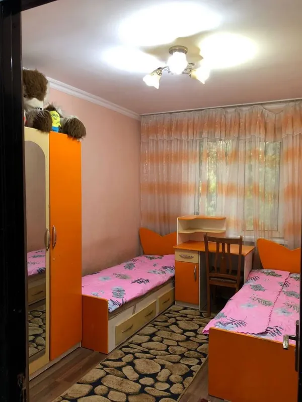 Detskiy honaga 2 ta qiz kerak