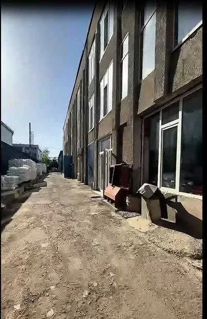 Здание возле метро Олмазор 2