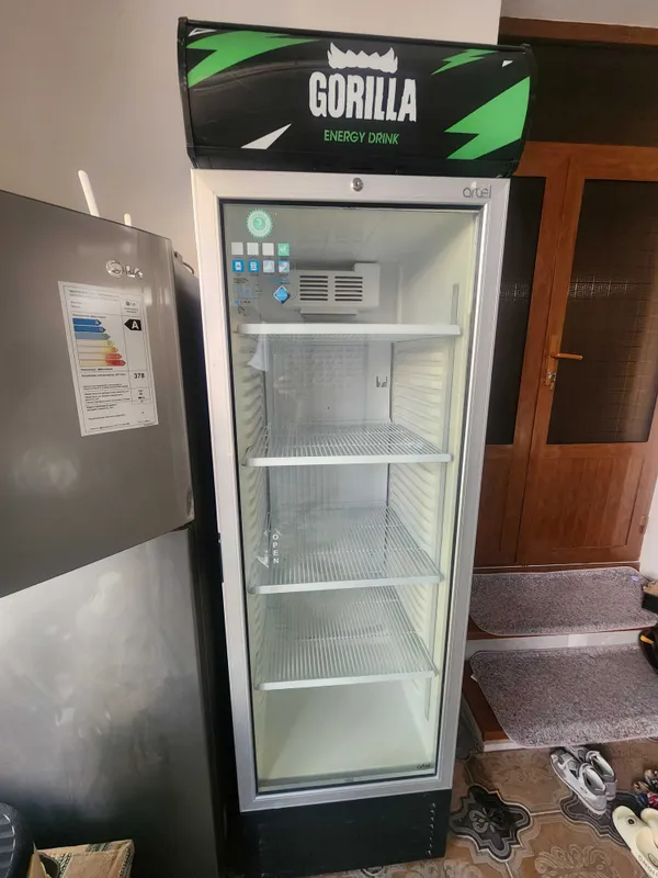 Artel vitrina sotiladi