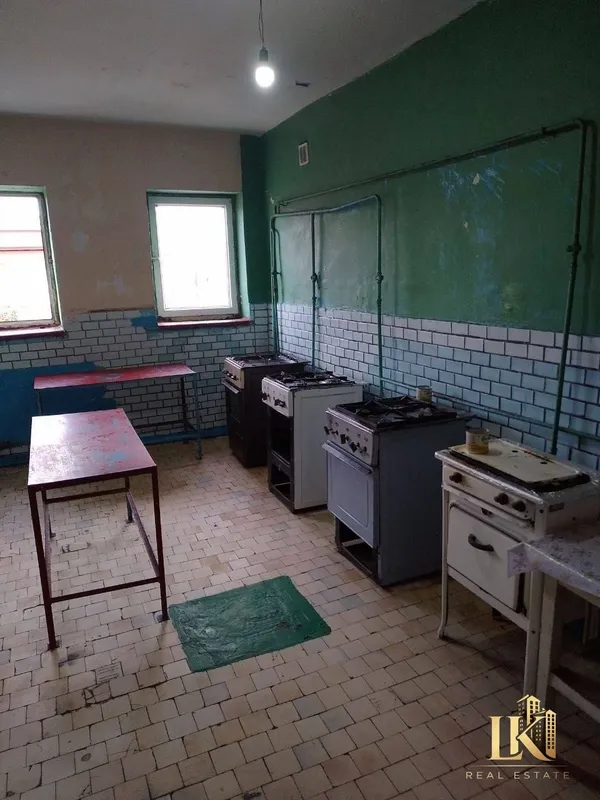 Shaxsiy sanuzelli yotoqxonada shinam xona sotiladi (18 m²) 1