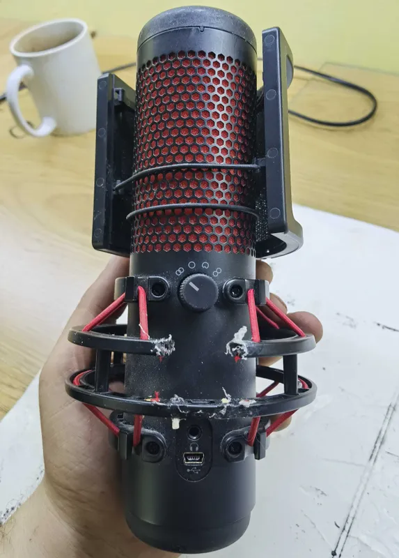 Продам HyperX Quadcast 2 Продам HyperX Quadcast 2