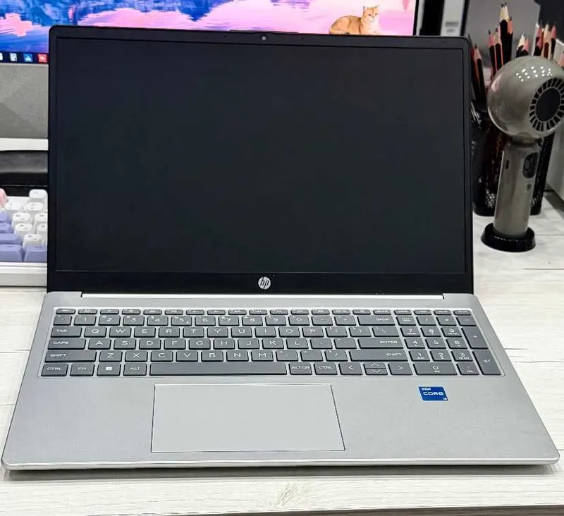 Ноутбук HP Laptop 15-Core i5 Noutbook xolati yangi 1