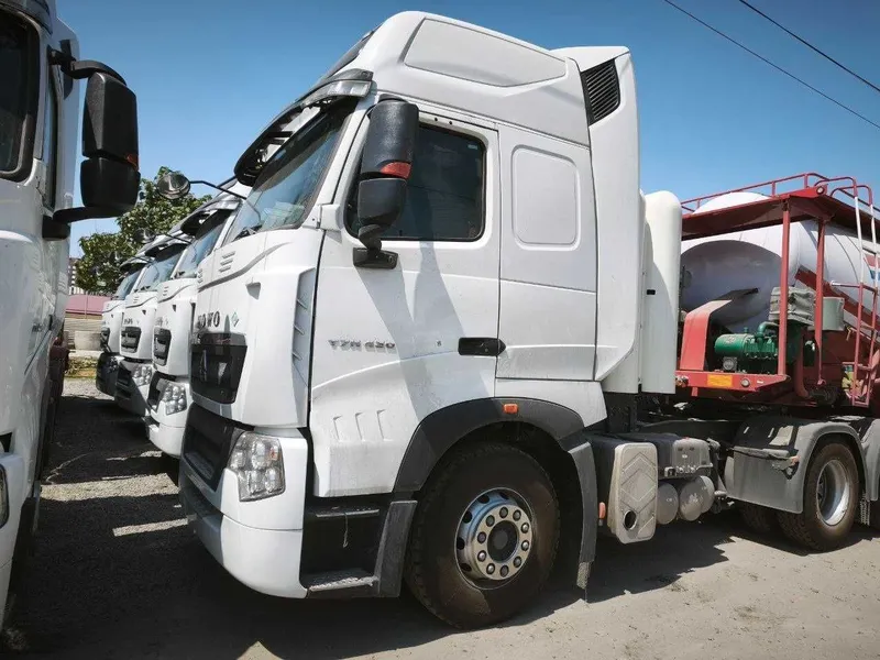 HOWO T7H 6×4 CNG седель тягач + Цементовоз п/п 20 м³ Комплект тайёр 6