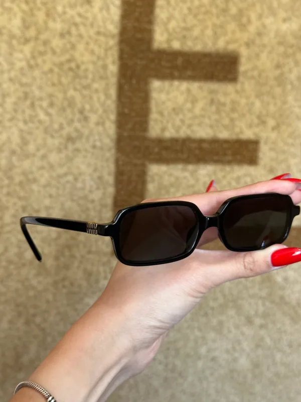 MIU MIU brendining original quyosh ko‘zoynagi 9 MIU MIU brendining original quyosh ko‘zoynagi 9