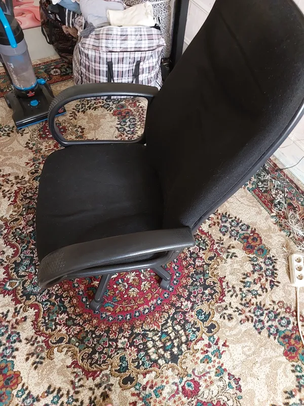 Срочно продам офисное кресло 3