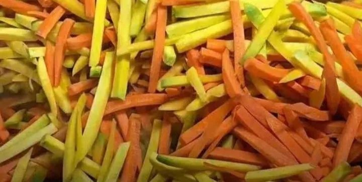 To‘g‘ralgan sabzi bor