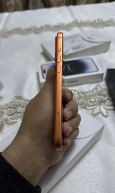 iPhone 17 Pro Max, 256 ГБ, батарея 98%, одна SIM-карта 2 iPhone 17 Pro Max, 256 ГБ, батарея 98%, одна SIM-карта 2