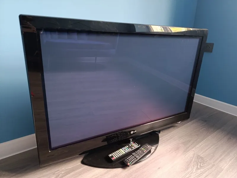 Плазменный телевизор LG 42PG20 в рабочем состоянии. R — фото 3