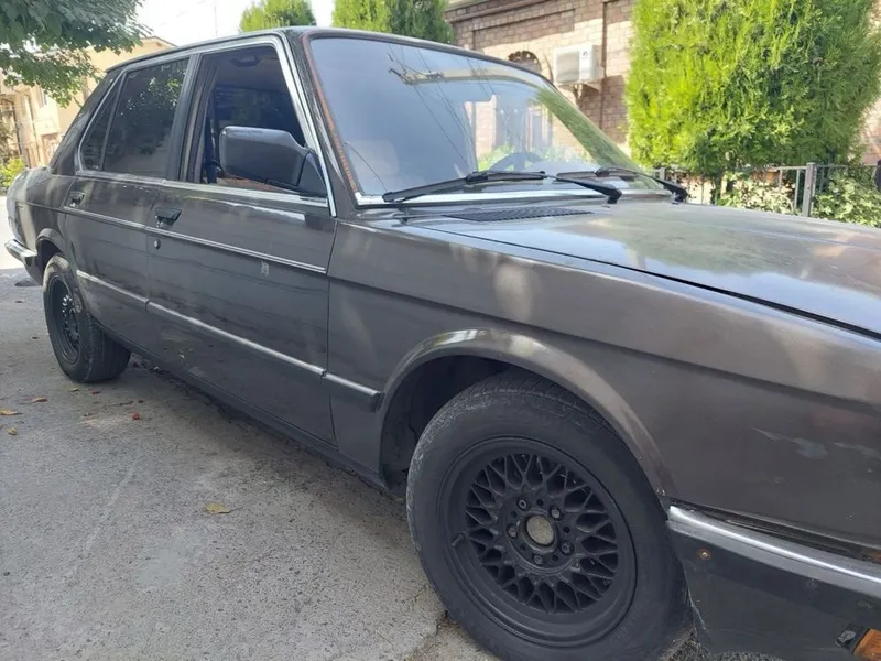 BMW E28 528i (Баварская версия)
