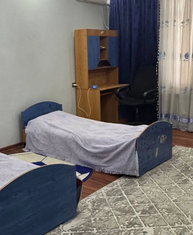 Боллар учун мебел иккита кроват ва дарс килиш учун шкаф
