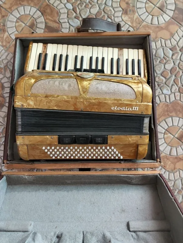 Продается Аккордион Melodia 3 2