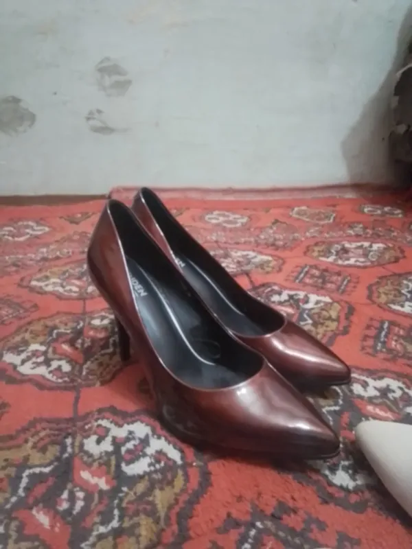 бордовые туфли