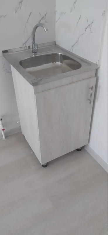 Oshxona rakovinasi tumbasi va semisteli bilan