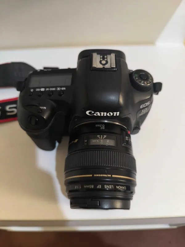 Продаю комплект: Canon EOS 5D Mark IV 4
