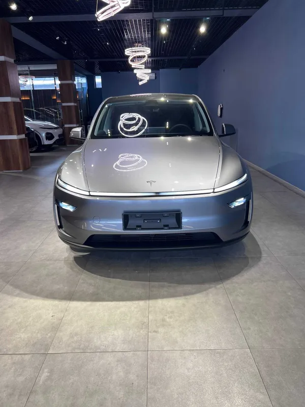 Tesla Model Y 2025 New Model 1 yil garantiya bilan ENG ARZON NARX