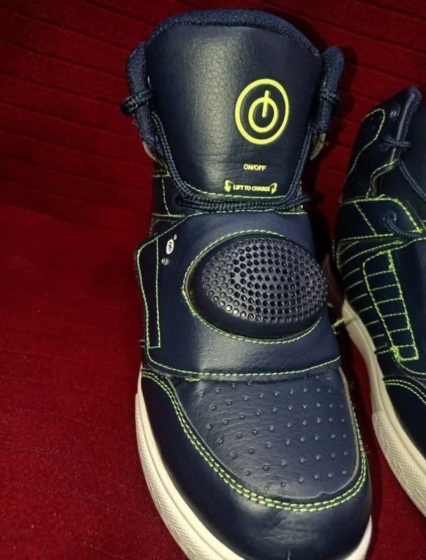 Из США, подростковая обувь, бренда BEATZ BOYS SHOES SZ24 BLUETOOTH — фото 1