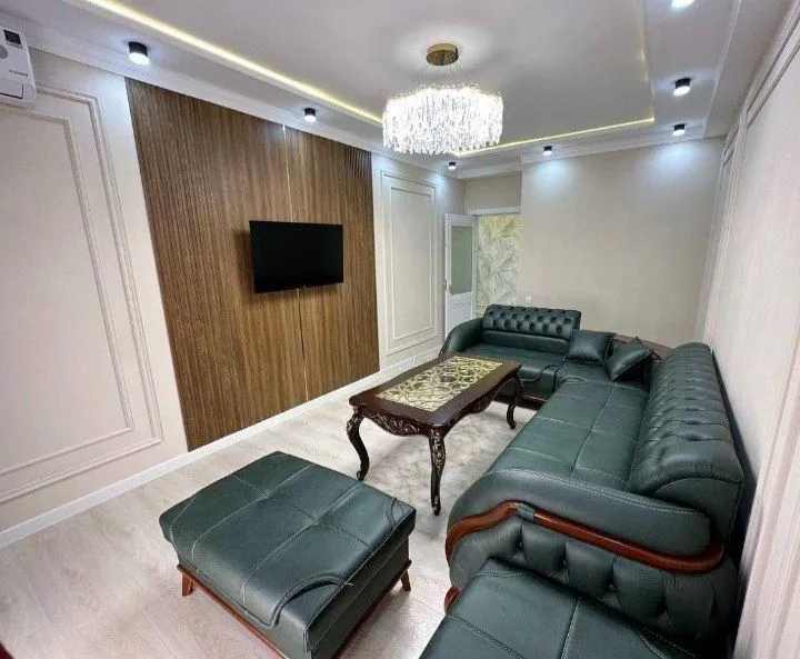 Чиланзар, перед рынком Фархадский, за Оазиз 4