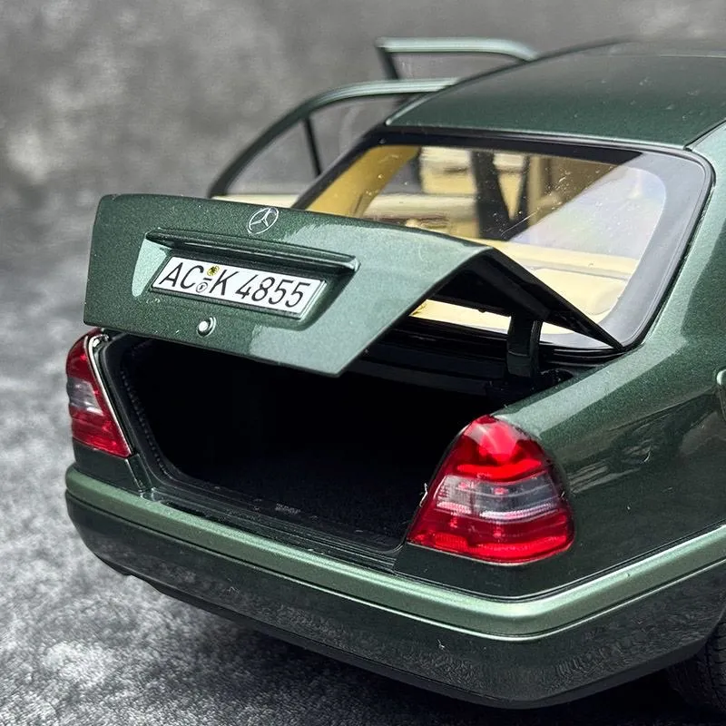 1:18 Mercedes C-Class 1993 kolleksion mashinacha 8 1:18 Mercedes C-Class 1993 kolleksion mashinacha 8