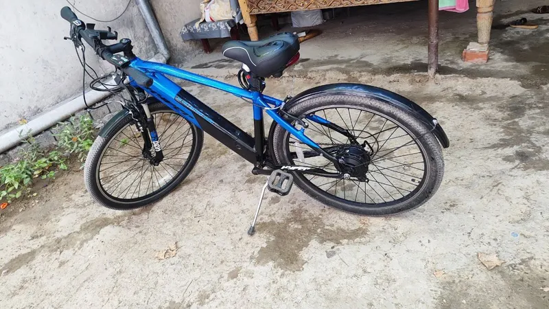 Hyper Elektro velik