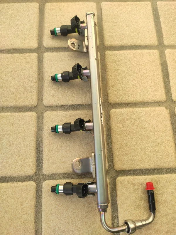 Nissan Tiida injector 1.8 L original — фото 1