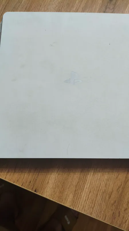срочно продам playstation 4 slim 1 tb 2