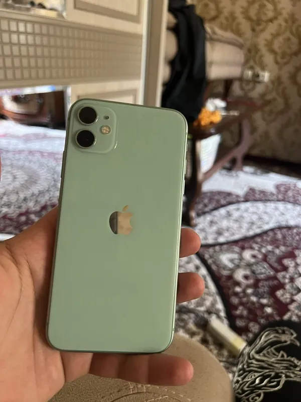Iphone 11 holati zur tiniq turibdi — фото 1