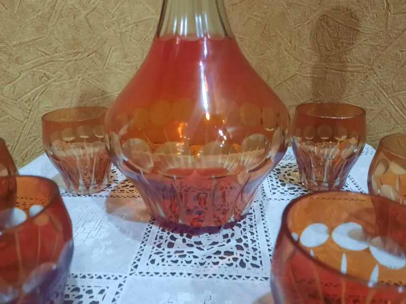 Коллекционный, винтажный набор: графин и 6 стопок. Ручное травление ви 6