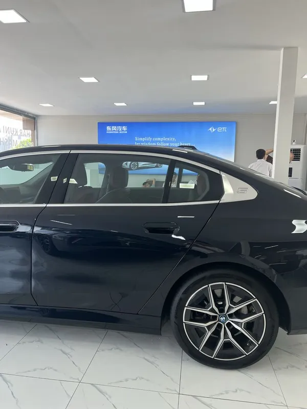 Bmw i5 Elektor. 2 Bmw i5 Elektor. 2