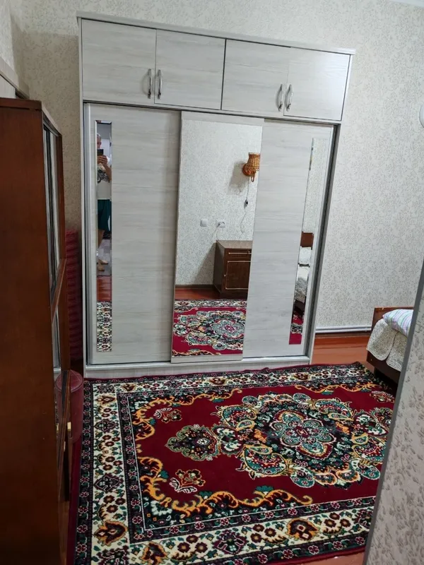 Сдаётся 2 х ком кв в Чирчике на питисотки 3 этаж с обстановкой 7
