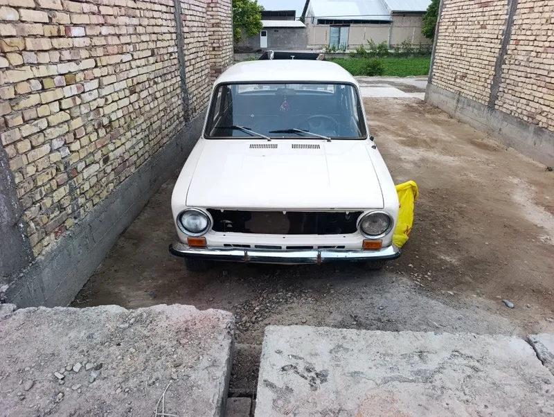 Vaz 2101 yurib turibdi. Yana kelishamiz